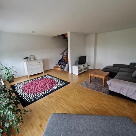 Haus In Messe Festhalle Hund Σπίτι διακοπών